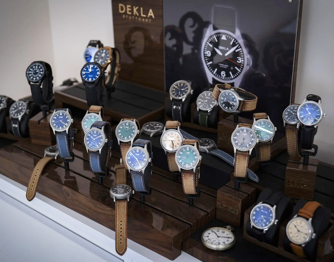 Many clocks Dekla